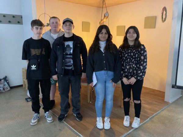 Calem Lee Holtz, Kevin Hofmann, Kilian Franke, Halbast Ahmo und Ceylin Yücel (von links) haben an dem Camp teilgenommen. - © Sekundarschule