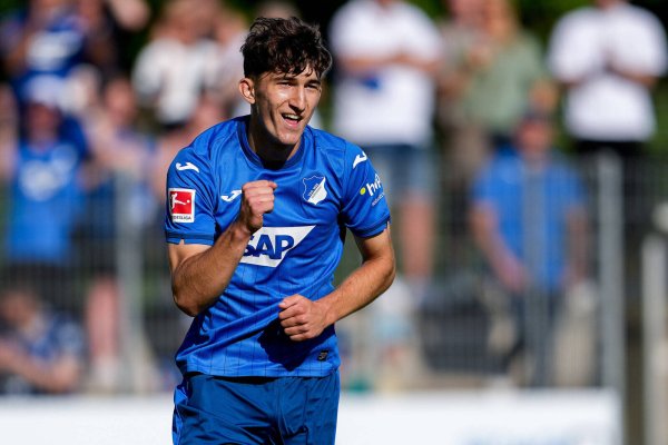 Florian Micheler bejubelt ein Tor für die TSG 1899 Hoffenheim. - © IMAGO/foto2press