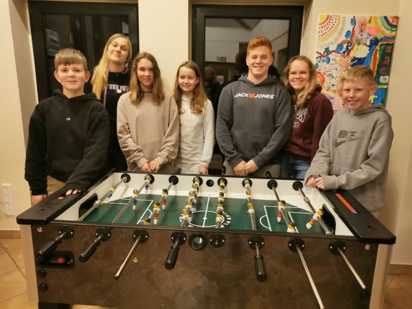 Wollen für Jugendliche in Dörentrup was bewegen: die Mitglieder des neuen Jugendbeirates in Gründung (von links) Sönke Veldink, Sozialpädagogin Johanna Müller (DöJu), Anna Meierjohann, Alea Tinnemeier, Nils Diekmann, Emily Schröder und Nico Vieregge. - © Sylvia Frevert