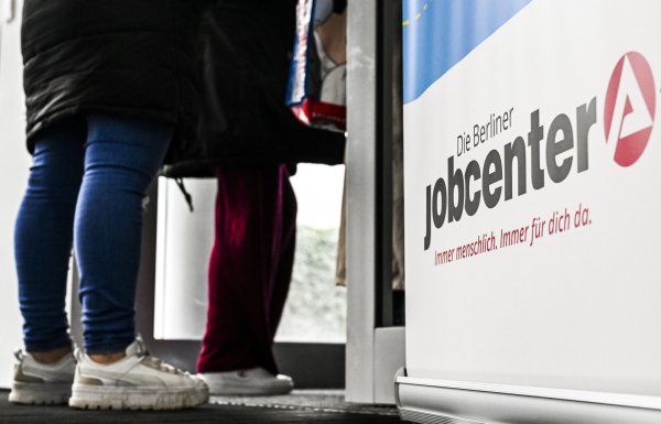 Die Anschubfinanzierung im Bürgergeld soll für Langzeitarbeitslose ein Anreiz zur Aufnahme von Arbeit sein. - © Jens Kalaene