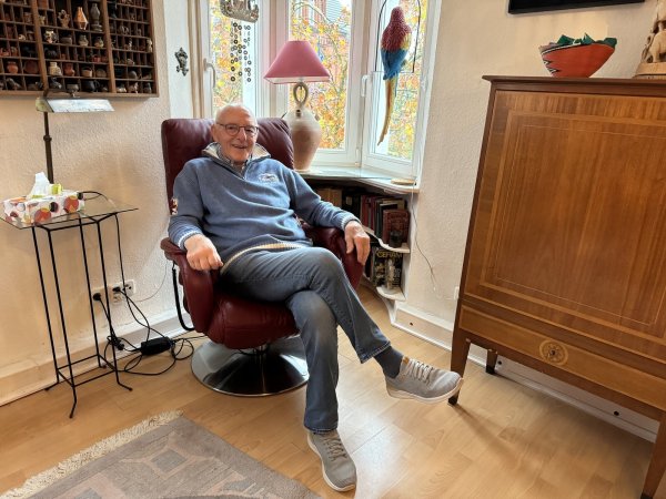 Thomas Niesing hat in der Wenkenstraße 1 ein traumhaftes Zuhause gefunden. Das Café und Hotel „Kleiner Grünauer“ befindet sich mit im Gebäude. - © Sandra Castrup
