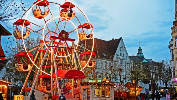 Auf dem Weihnachtstraum dreht sich in der Steege erstmals ein nostalgisches Riesenrad. - © Nicole Ellerbrake