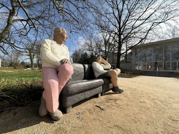 Kunst zum Anfassen: Am Erlebnisgradierwerk und nahe der Wandelhalle wurden die Betonskulpturen von Laura Lechner platziert. Sie laden ein, die Schönheit des Alltags zu entdecken.
?Foto: Stadt Bad Salzuflen - © Stadt Bad Salzuflen