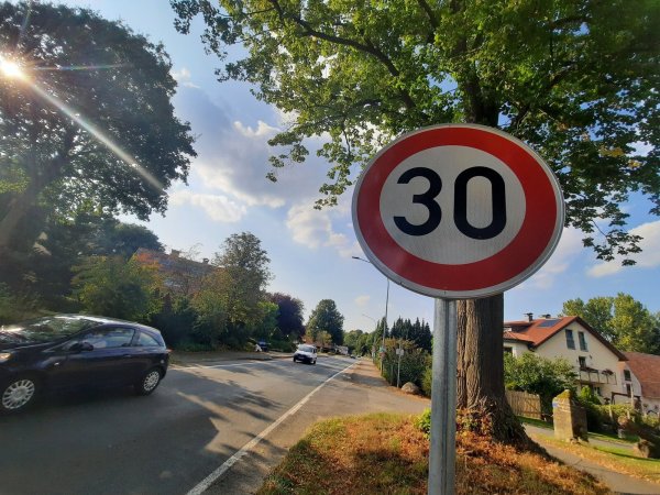 Im innerstädtischen Bereich der Bundesstraße 1 in Blomberg wird keine Geschwindigkeitsbegrenzung von 30 Stundenkilometern eingeführt. - © Michaela Weiße