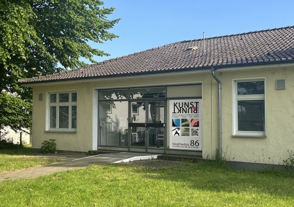 Im "KunstPunkt Detmold" finden regelmäßig Ausstellungen statt. Früher war in dem Gebäude das Medical Center der britischen Soldaten untergebracht. - © Initiative KunstPunkt