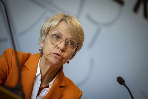 NRW-Schulministerin Dorothee Feller wendet sich mit einem überraschend deutlichen Aufruf an die Lehrerschaft im Land. - © Christoph Reichwein