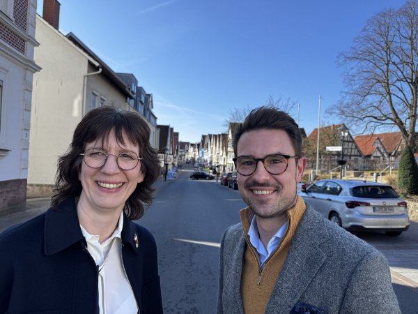 Denken positiv: Kathrin Ridder und André Köller von Blomberg Marketing sind stolz auf die Stärken, die die Stadt über eine idyllische Altstadt hinaus zu bieten hat. - © Marianne Schwarzer