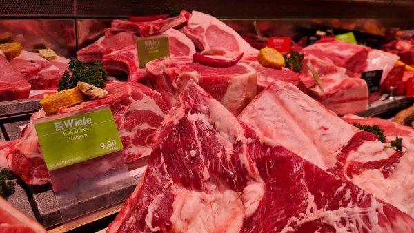 Fett ist ein Geschmacksträger: Fleisch vom Duroc-Schwein ist generell deutlich fetthaltiger als die meisten Schweine aus der konventionellen Zucht. - © Marianne Schwarzer