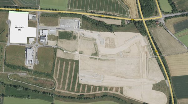 Die Grafik zeigt das Flurstück 282 im Industriepark Lippe, vom dem zwei kunststoffverarbeitende Firmen jeweils eine Teilfläche bebauen möchten. Direkt angrenzend an der B239 hat das Bauunternehmen Kögel + Nunne eine Niederlassung, am Kreisverkehr südlich der Lippestraße der Kunststofffolien-Hersteller Profectus Films und angrenzend an das große Amazon-Bauland der Estrich-Produzent Velosit. - © Montage: Jost Wolf Foto: TIM-Online/Bezirksregierung Köln Geobasis NRW