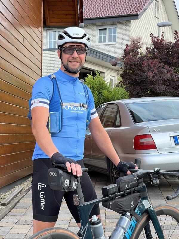 Oliver Wiehemeier vor der Abfahrt gen Nordsee in Reelkirchen. - © Silke Burmester