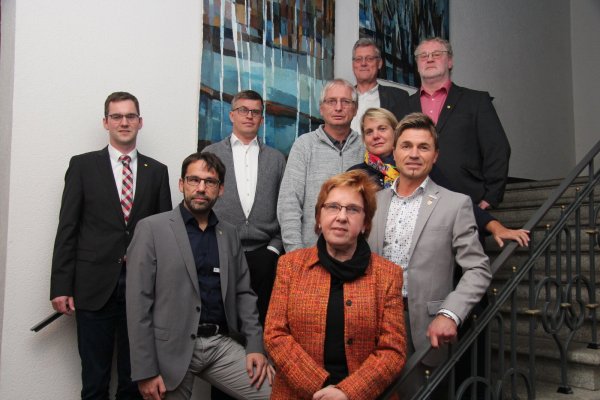 Bürgermeister Matthias Kalkreuter (von links), Kämmerer Aust, Michael Biermann, Angelika Schapeler-Richter, Hans Hofste, Andreas Epp, Frank Drexhage, Martina Hannen und Steffen König. - © Cordula Gröne