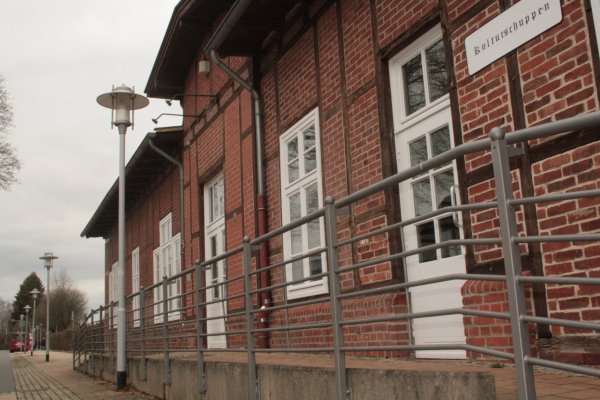 Im "Cigarillo" am früheren Barntruper Bahnhof ist inzwischen wieder Leben eingekehrt. Barntruperinnen und Barntruper können die Räume mieten. - © Archivfoto: Sylvia Frevert