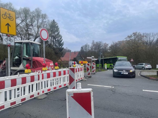 Sperrung zwischen Wilberg und Schönemark 2023: Künftig sollen Autofahrer per Push Infos zu Baustellen samt Tipps erhalten, wie man diese am besten umfahren kann. - © Silke Buhrmester