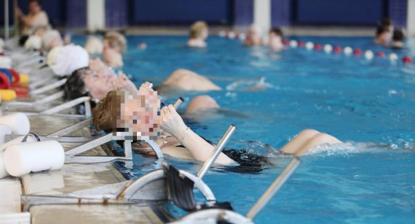 Ein Bild aus besseren Tagen: Die Wassergymnastik- und Rehasportkurse im Badehaus Bad Meinberg waren sehr beliebt - © Vera Gerstendorf-Well