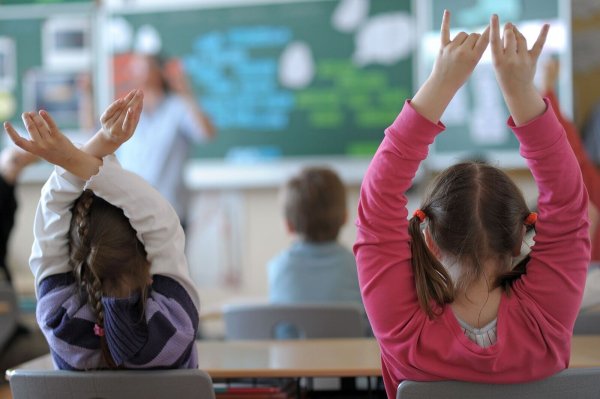 Der Lehrermangel ist das größte Problem an NRW-Schulen. Im Gegensatz zum Ausmaß des Unterrichtsausfalls beziffert das Land ihn mit klaren Zahlen. - © picture alliance / David-Wolfgang Ebener/dpa