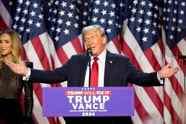 Der republikanische Präsidentschaftskandidat und ehemalige Präsident Donald Trump spricht auf einer Wahlparty in West Palm Beach, Florida. - © Alex Brandon/AP