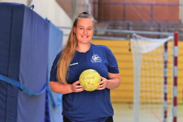Maria Ravn Jørgensen spielt seit acht Jahren in Bad Salzuflen Handball, hat diverse Jugendmansnchaften bereits trainbiert und kümmert sich nun um die weibliche A-Jugend. - © Oliver König