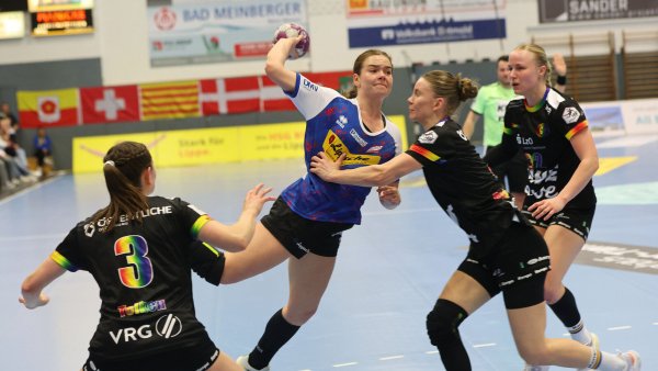 Blombergs Ida Hoberg hatte gegen die Oldenburger Abwehr einen schweren Stand. - © Paul Cohen
