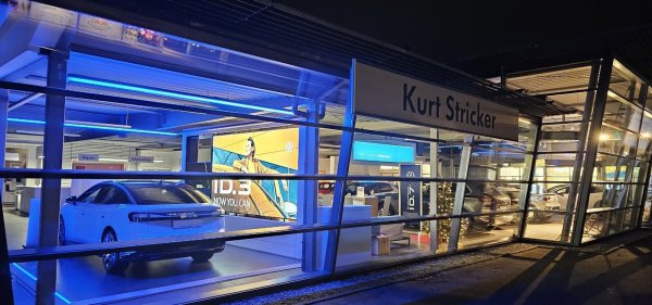Autohaus Stricker zeigt in Horn die vollelektrische Limousine ID.7 und bewirbt auch den Golf-großen ID.3. Ihr Absatz könnte nun durch den Wegfall der Umweltprämie zurückgehen. - © Jost Wolf