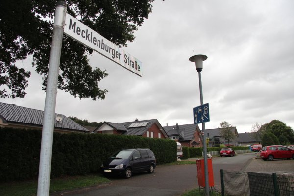Die Anlieger der Mecklenburger Straße stört der viele Durchgangsverkehr auf der Spielstraße. - © Nadine Uphoff
