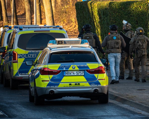 Die Polizei konnte den Jungen entwaffnen. - © Freitag TV