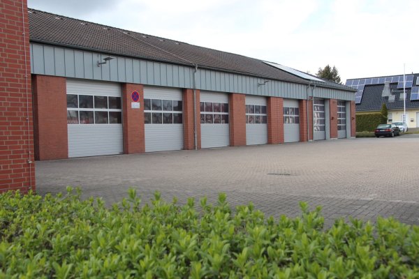 Das Feuerwehrgerätehaus in Augustdorf an der Haustenbecker Straße muss saniert werden. - © Cordula Gröne