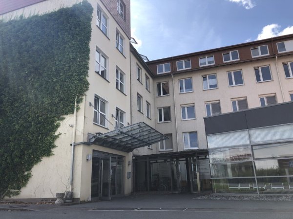 Das ehemalige Kreiskrankenhaus in Schötmar beherbergt heute unter anderem eine geriatrische Tagesklinik. Es soll nun teilweise abgerissen werden. - © Sven Kienscherf