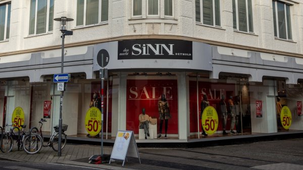 "Sinn" hat Insolvenz angemeldet. Davon ist auch die Filiale in der Langen Straße in Detmold betroffen. - © Raphael Bartling