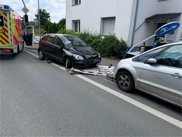 Glimpflicher als gedacht ist der Unfall im Bereich Bielefelder Straße/Hasselstraße ausgegangen. - © Feuerwehr Lage
