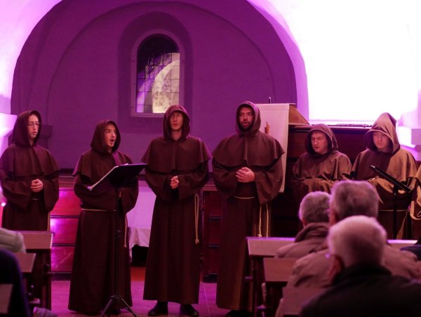 Gregorianik und mystische Kontemplation. Die Gregorian Voices singen einstimmig wie aus einer Kehle. - © Thomas Krügler