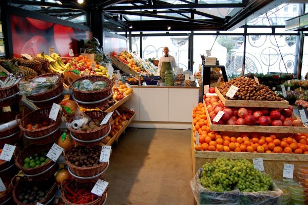 Weniger Verpackungsmüll im Supermarkt? Das ist das Ziel. Doch durch Corona sind die Bemühungen an manchen Stellen eingeschlafen. Viele Märkte bieten aber beispielsweise Mehrwegnetze für Obst an. - © Pixabay/Symbolbild