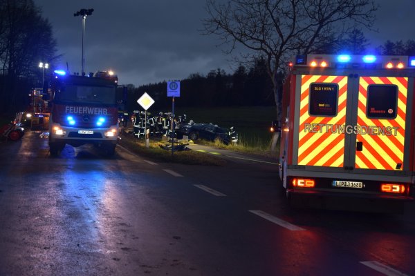 Unfall auf der Altenbekener Straße zwischen Horn und Veldrom. - © Jörn Fries