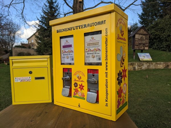 Vorbild Bavenhausen? In dem Kalletaler Dorf steht bereits ein Bienenfutterautomat. Foto: Heimatverein Bavenhausen - © Heimatverein Bavenhausen
