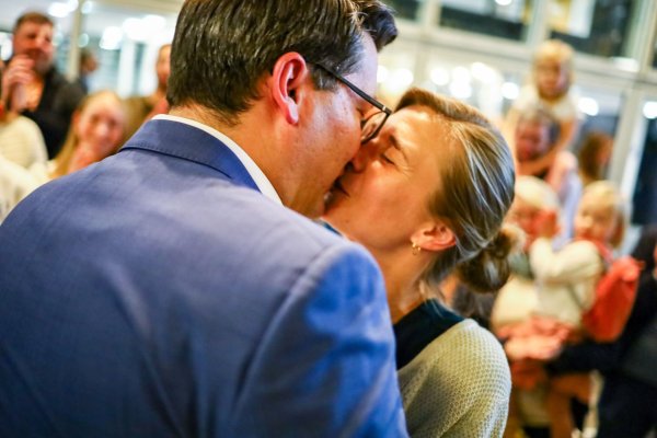 Der neue CDU-Bundestagsabgeordnete Joachim Ebmeyer (Wahlkreis Herford-Minden-Lübbecke II) und seine Frau Silke Ebmeyer feierten den Wahlsieg. - © Daniel Salmon