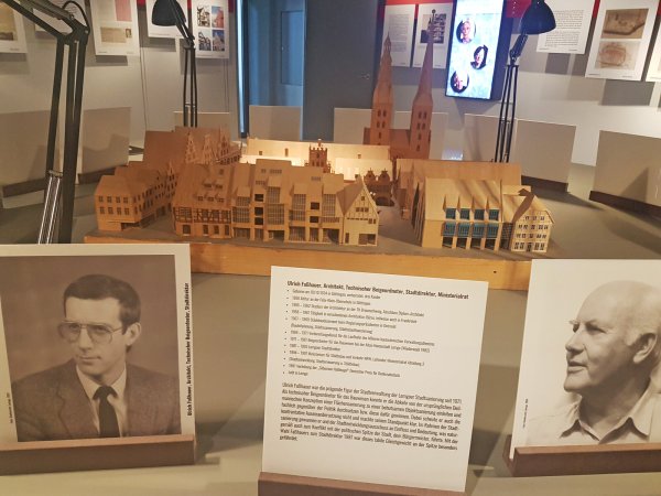 Ulrich Faßhauer (links) von der Stadt Lemgo und Stadtplaner Harald Deilmann gelten als die Macher bei den Plänen für die Gestaltung der Innenstadt in den 1970er Jahren. - © Katrin Kantelberg(LZ)