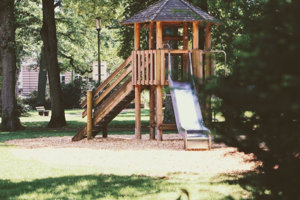 Auf den Kinderspielplatz im Kaiser-Wilhelm-Park haben Schläger 1969 ihr Opfer gezerrt. - © Yvonne Glandien