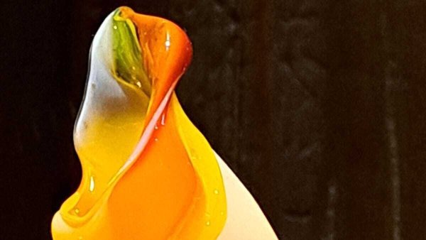 Ursula Hartmann erschafft filigrane Kunstwerke aus Glas. - © UHA-Glasdesign
