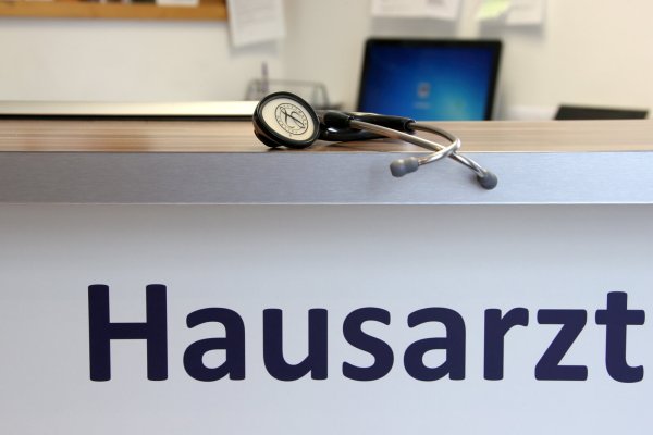Eine weitere lippische Hausarztpraxis schließt, diesmal in Blomberg. Die übrigen Arztpraxen nehmen allerdings keine neuen Patienten mehr auf. - © picture alliance/dpa