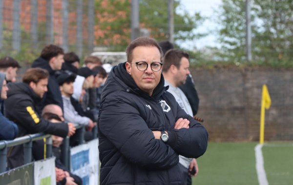 Trainer mit Leidenschaft: Christoph Zimmermann ist ein ganz wichtiger Mann für SuS Pivitsheide. - © Sebastian Lucas