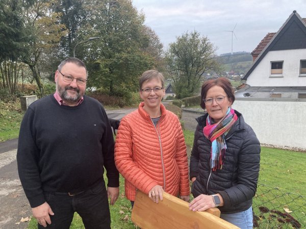 Rainer Durth (von links), Silvia Brinkhaus und Karin Klüter engagieren sich für ihre neue Heimat. - © Cordula Gröne