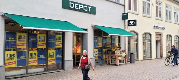 Räumungsverkauf bei Depot. Noch ist unsicher, wie es mit der Filiale an der Mittelstraße weitergeht. - © Katrin Kantelberg