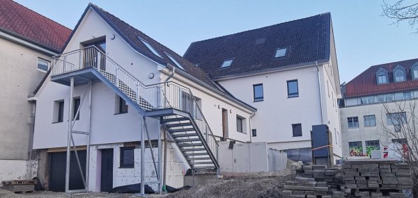 Warum der Umbau des Gebäudes Mittelstraße 32 in Bösingfeld - hier die Rückansicht von der Nordstraße - die Gemeinde weitere 400.000 Euro kostet, soll aufgeklärt werden. - © Sylvia Frevert