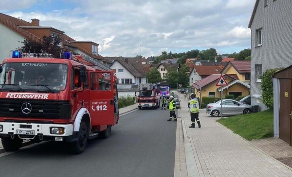 Der Löschzug bei einem Einsatz in Bösingfeld. - © Archivfoto: Löschzug Bösingfeld