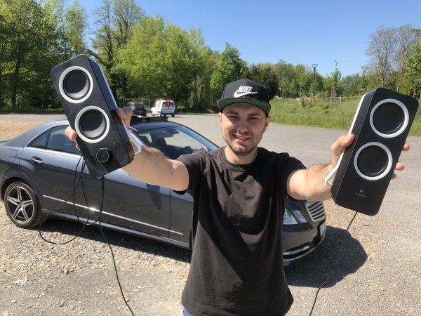 Luca Gliozzo veranstaltet auf dem Regenstorplatz Lippes erste Autodisco. - © Till Brand