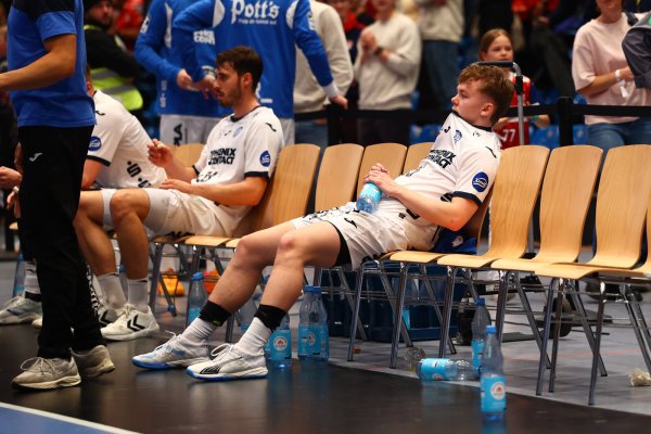 Enttäuschung bei den Spielern des TBV nach der Niederlage in Hamburg - hier Faust und Wagner. - © Lobeca/Ralf Homburg