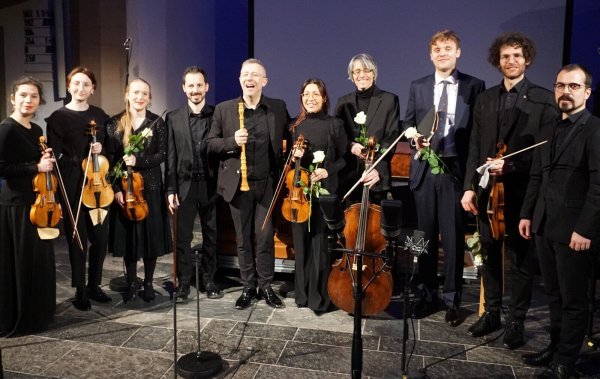 Emotional packendes Passionskonzert: Das Ensemble Boulevard Baroque mit dem Countertenor Alexander Chance (dritter von rechts) und Barockoboisten Josep Domenech. - © Venezia Fröscher-Cifolelli