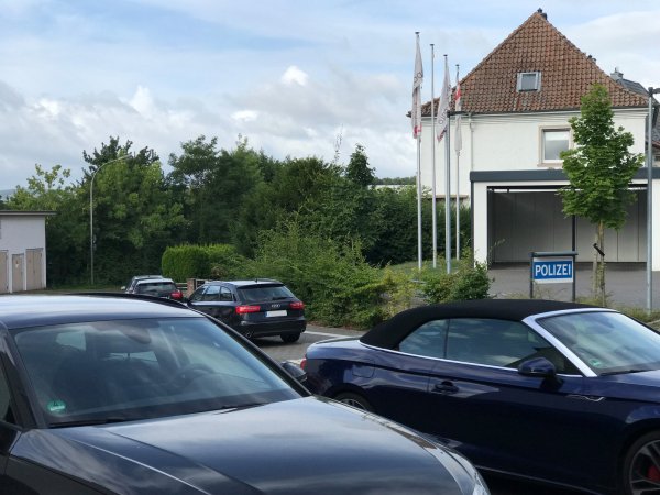 Anwohner klagen über Parkplatzprobleme im Bereich des Dienstleistungszentrums des Kreises Lippe in der Bahnhofstraße. Besonders groß sei das Problem tagsüber.  - © Seda Hagemann
