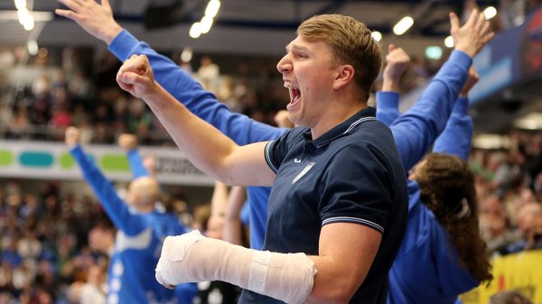 Lukas Hutecek geht voll mit. - © Paul Cohen