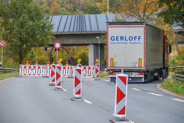 Die Auffahrt auf den Ostwestfalendamm Richtung Innenstadt ist aus Bielefeld-Quelle kommend derzeit gesperrt, ebenso die Abfahrt vom OWD Richtung Quelle. - © Andreas Zobe