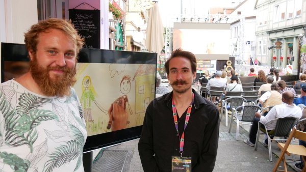 Yassin Eminoglu (links) und Lukas Arslan von der "Kultur und Art Initiative" stellen alljährlich das Kurzfilmfestival auf die Beine. - © Thomas Krügler